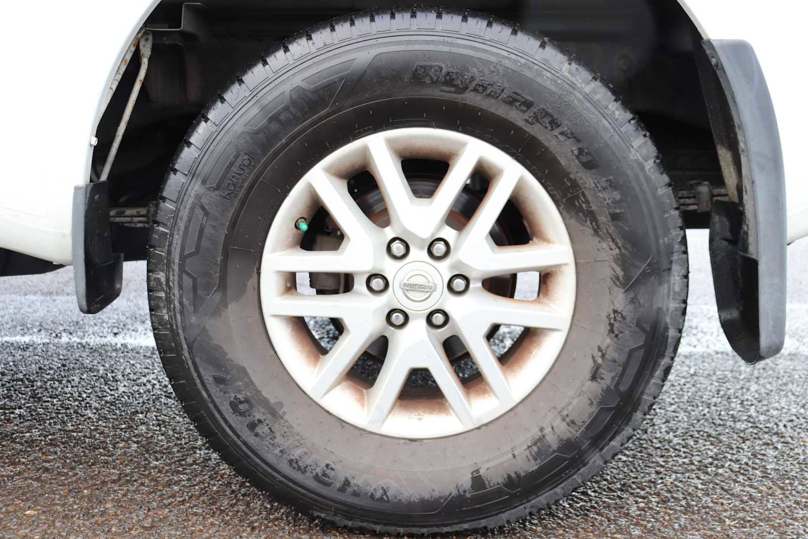 Used 2018 Nissan Frontier SV image 9