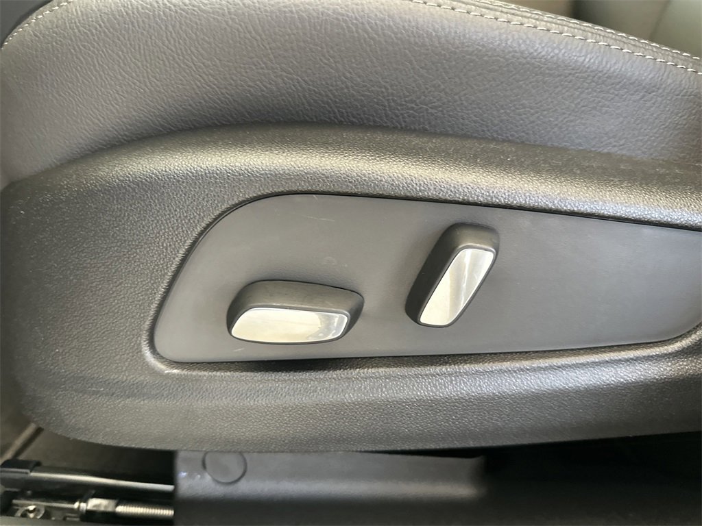 New 2026 Cadillac XT5 Luxury image 15