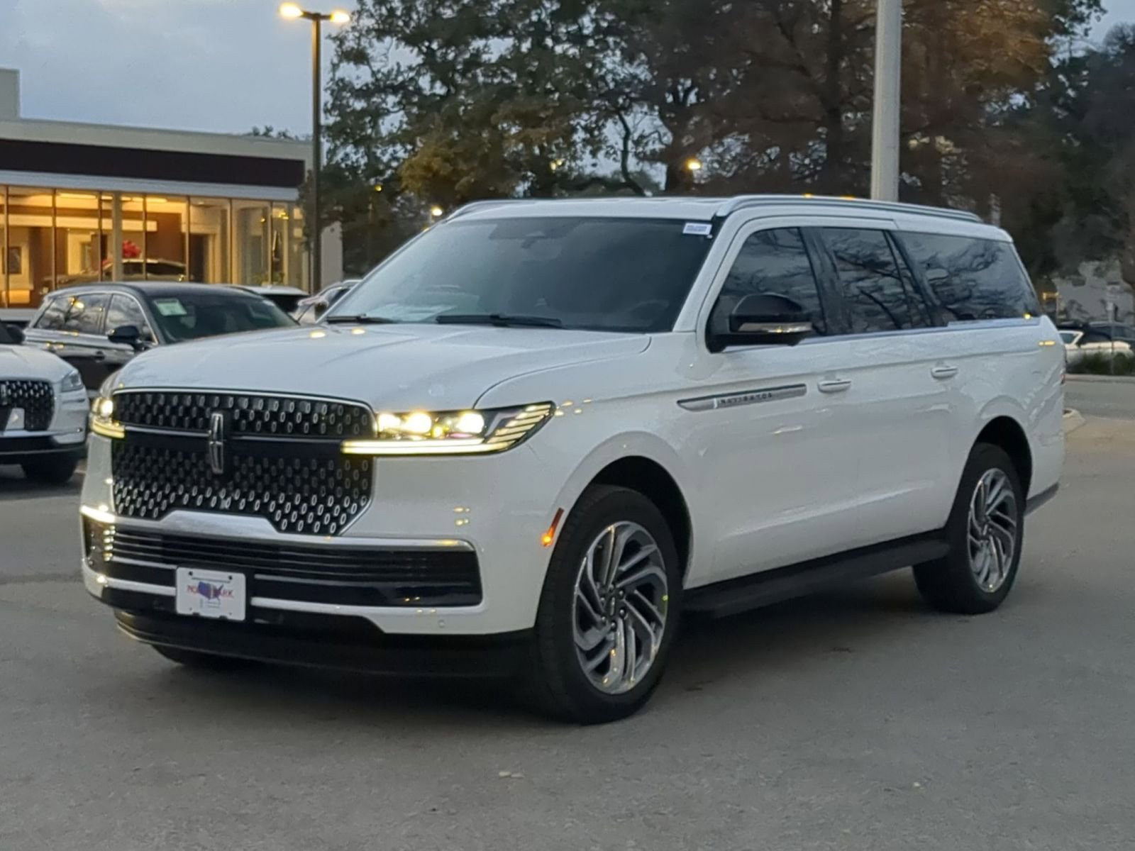 New 2026 Lincoln Navigator L Premier image 7