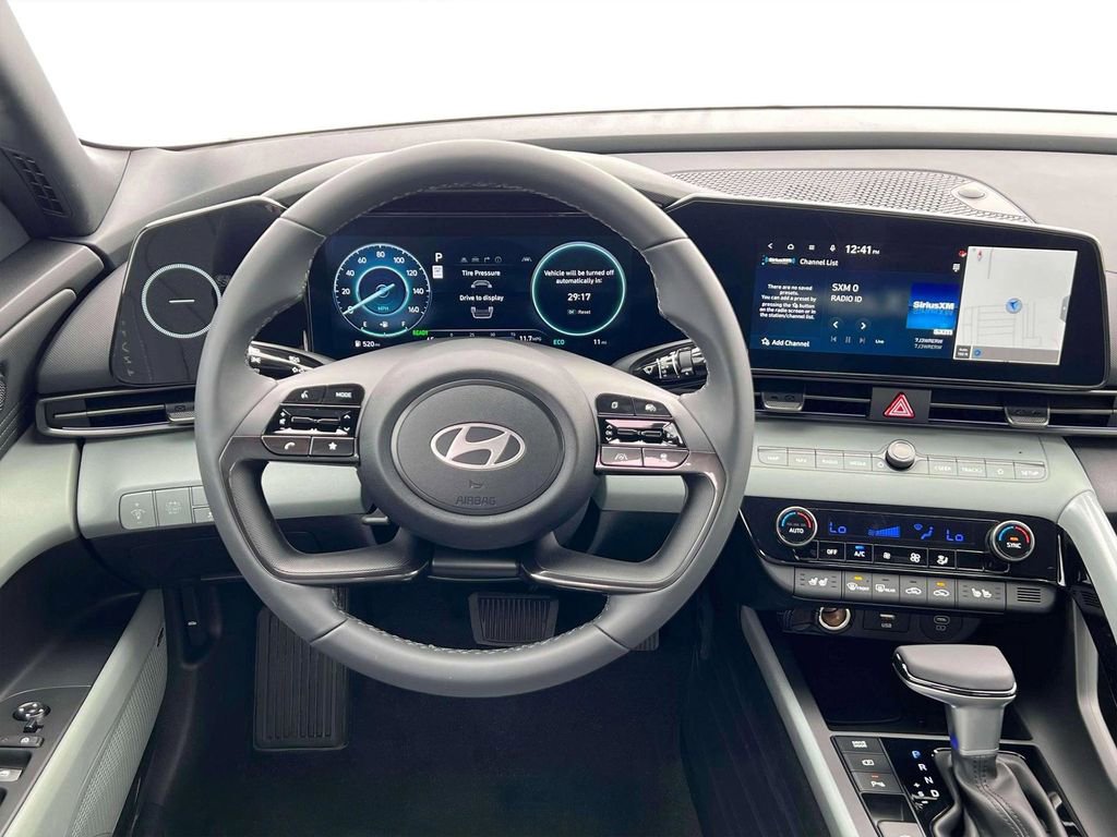 New 2025 Hyundai Elantra Limited image 17