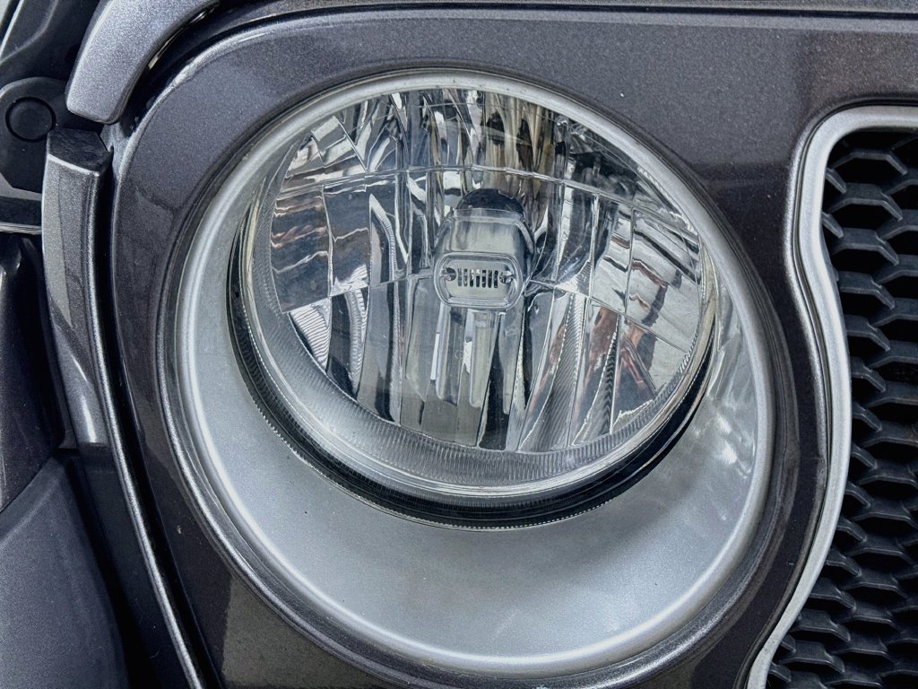 Used 2018 Jeep Wrangler Unlimited Sahara AWD/4WD image 37