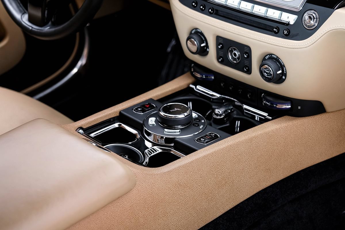Used 2016 Rolls-Royce Wraith RWD image 23