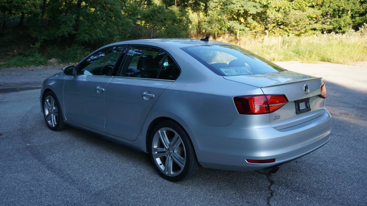 Used 2015 Volkswagen Jetta GLI SE FWD image 3