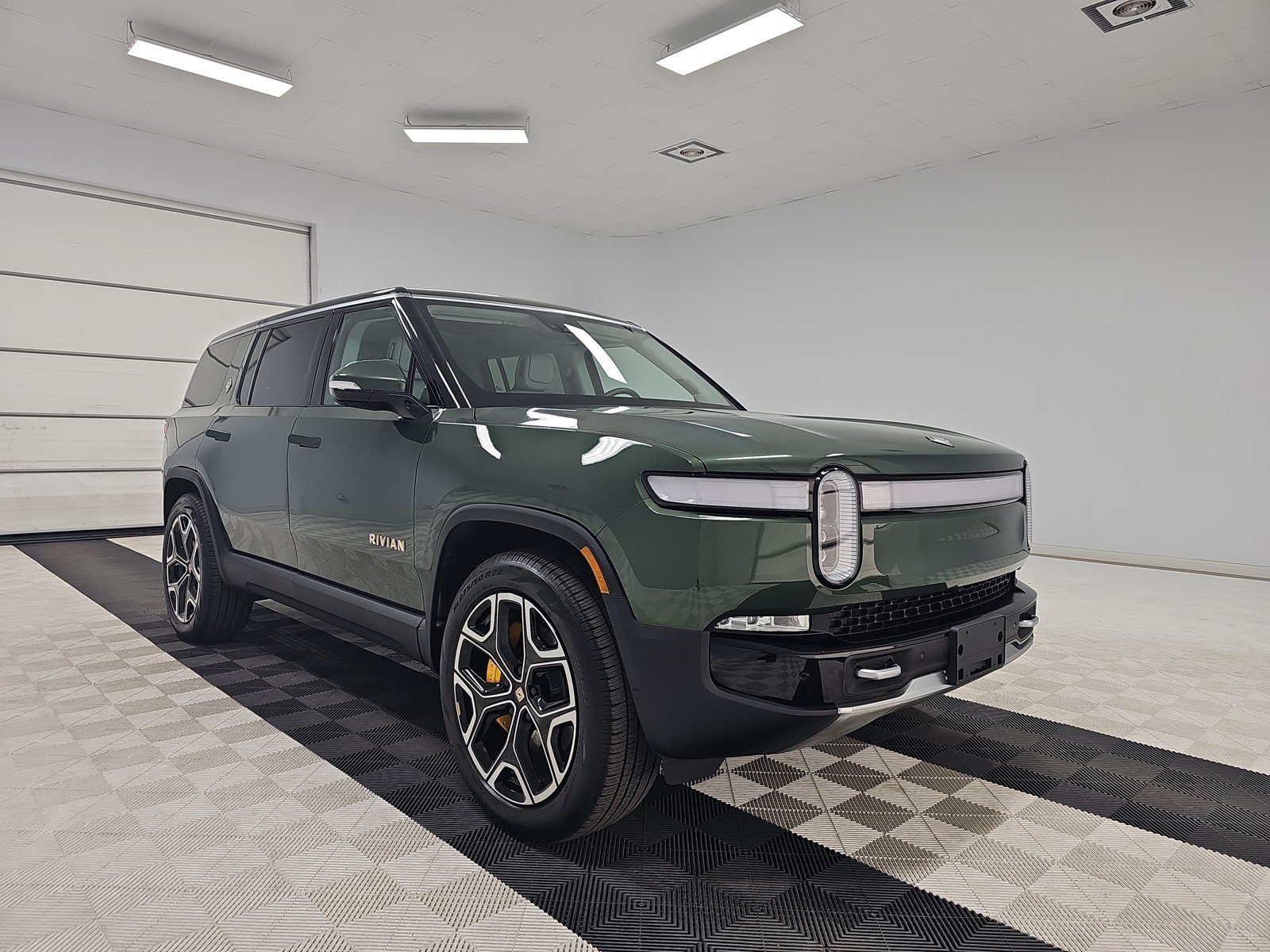 Used 2024 Rivian R1S Adventure AWD/4WD image 7