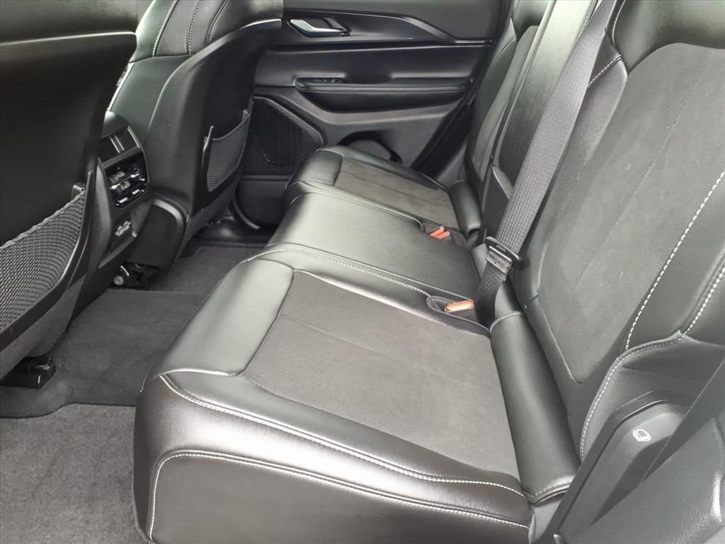 Certified 2025 Jeep Grand Cherokee Altitude image 16