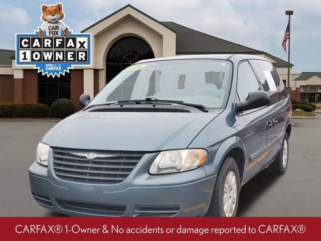 Used 2006 Chrysler Town & Country image 2