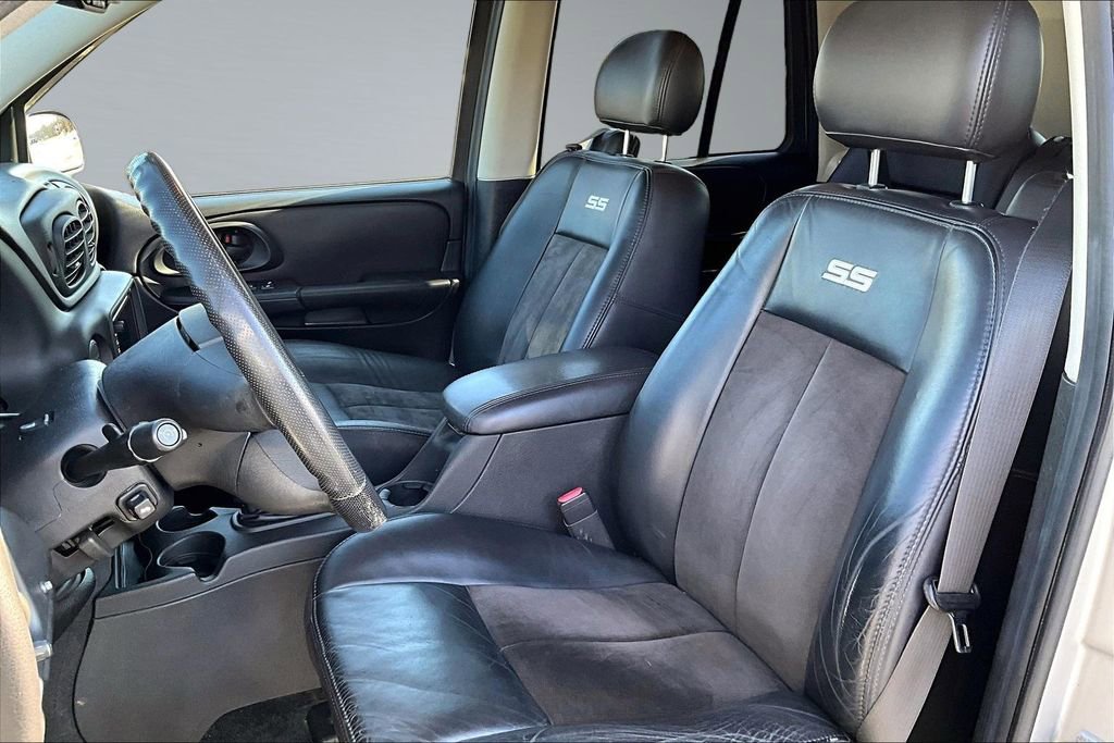 Used 2008 Chevrolet TrailBlazer SS w/ Sun And 6-Disc Cd Package image 24