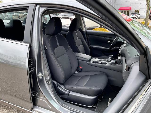 Certified 2025 Nissan Sentra SV FWD image 11