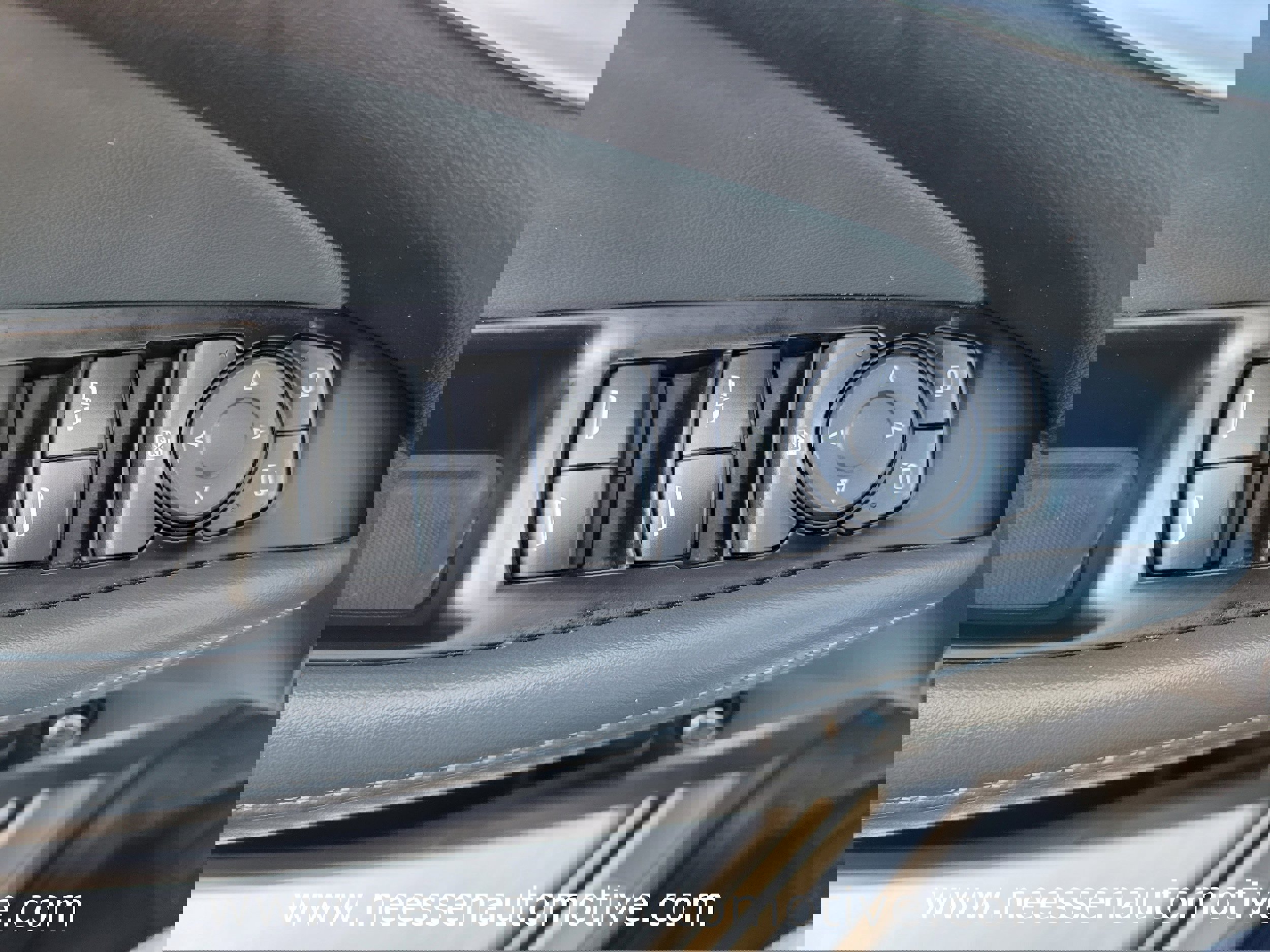 Used 2023 Buick Enclave Essence image 17