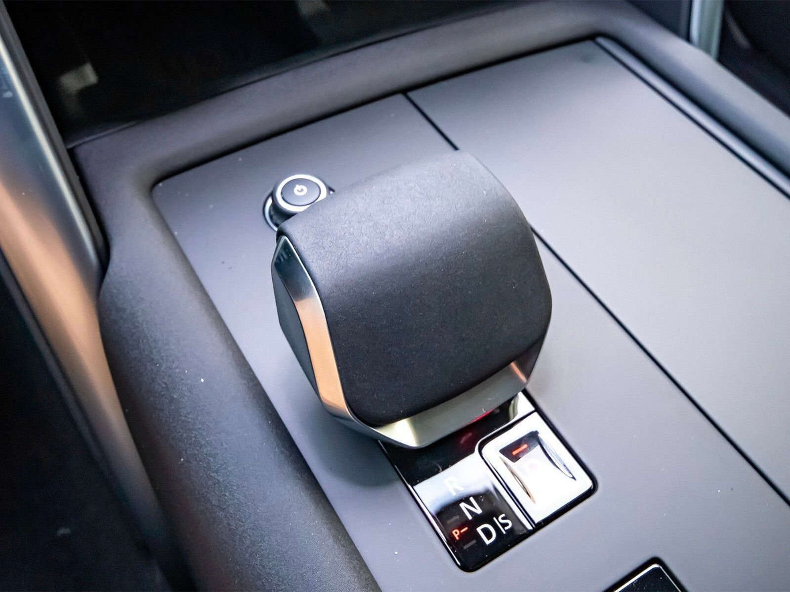 New 2026 Land Rover Discovery Limited Edition image 28