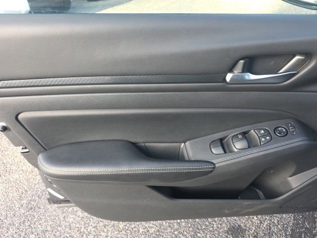 Used 2024 Nissan Altima 2.5 SV image 12