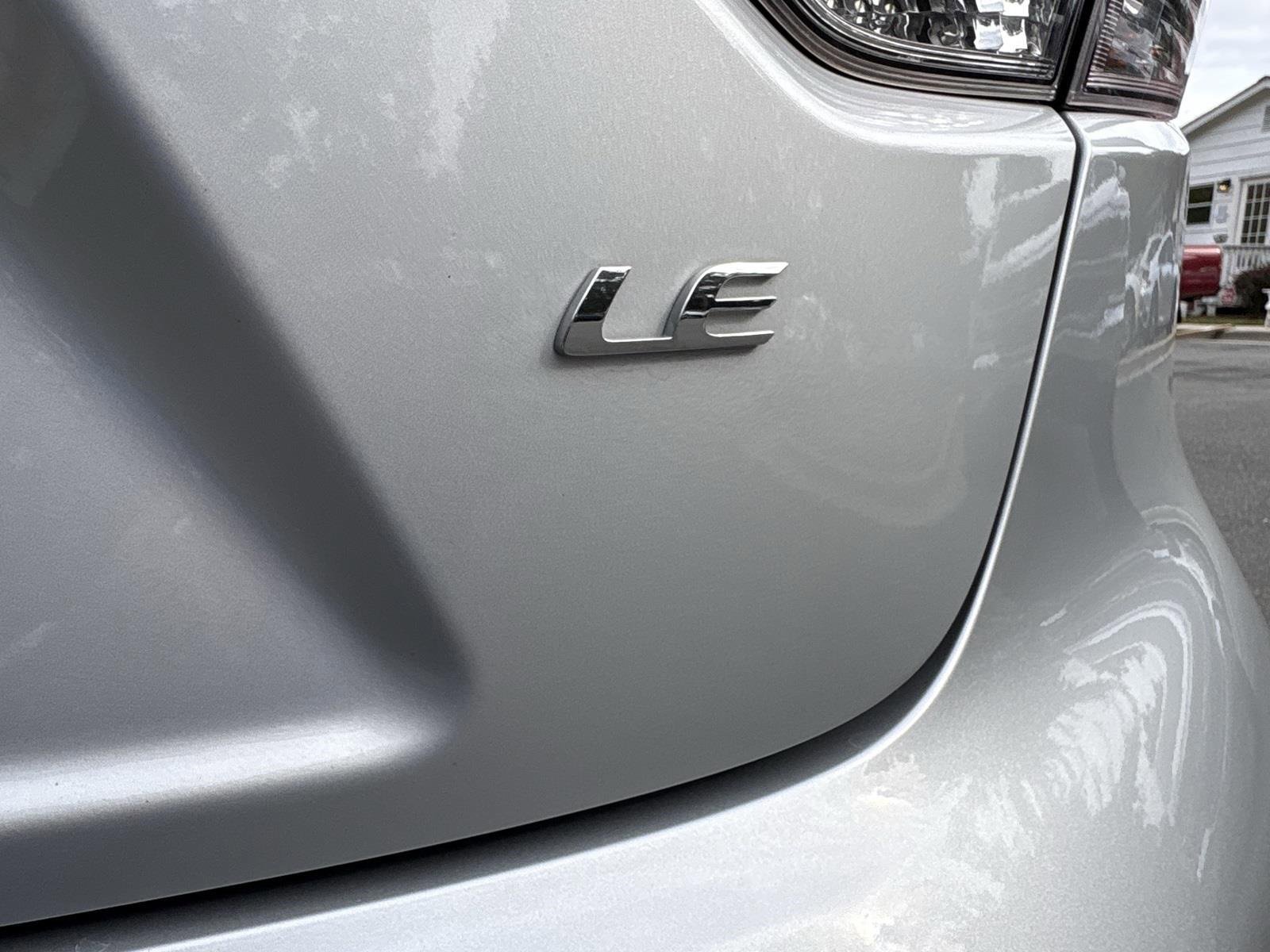 Used 2021 Toyota Corolla LE image 12