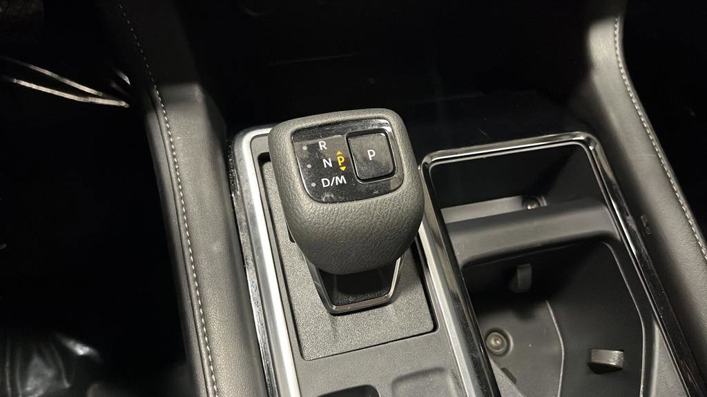 Used 2025 Nissan Pathfinder SL w/ Black Appearance Package FWD image 18