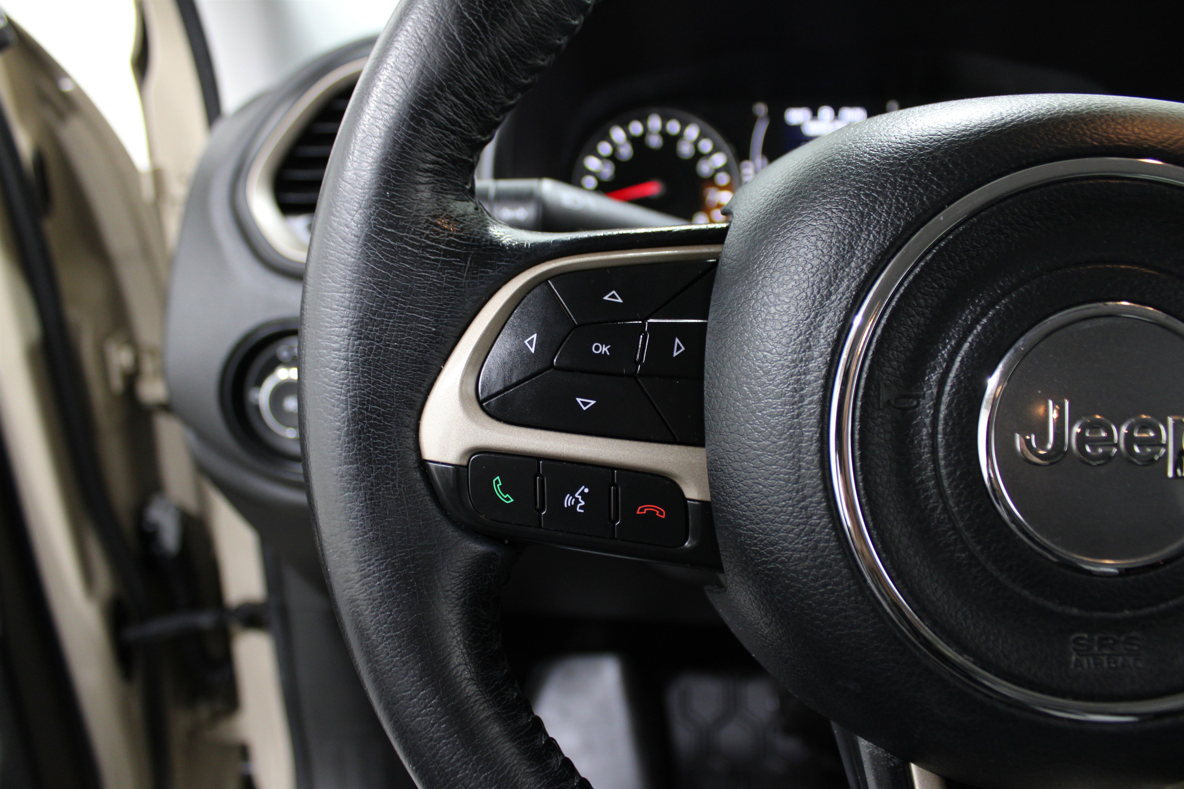 Used 2016 Jeep Renegade Latitude w/ Cold Weather Group image 10