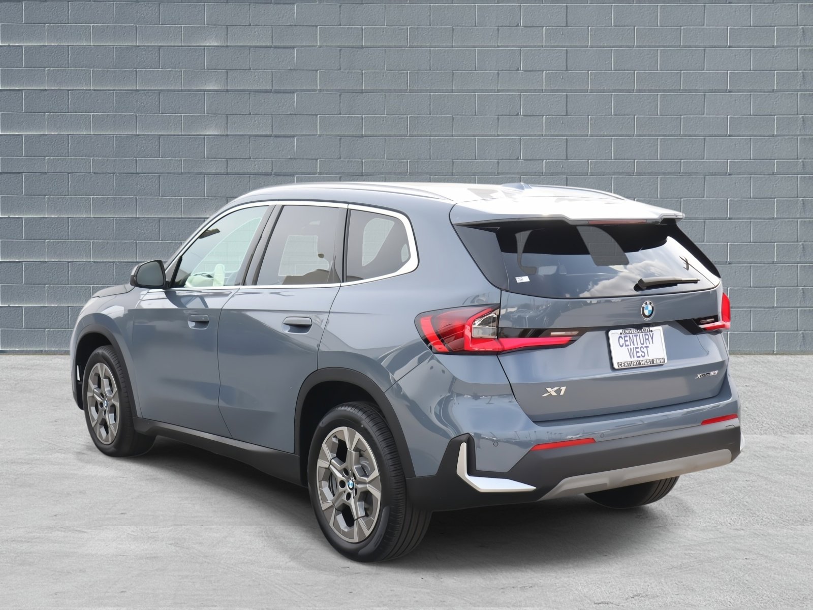 Used 2023 BMW X1 xDrive28i w/ Premium Package image 7