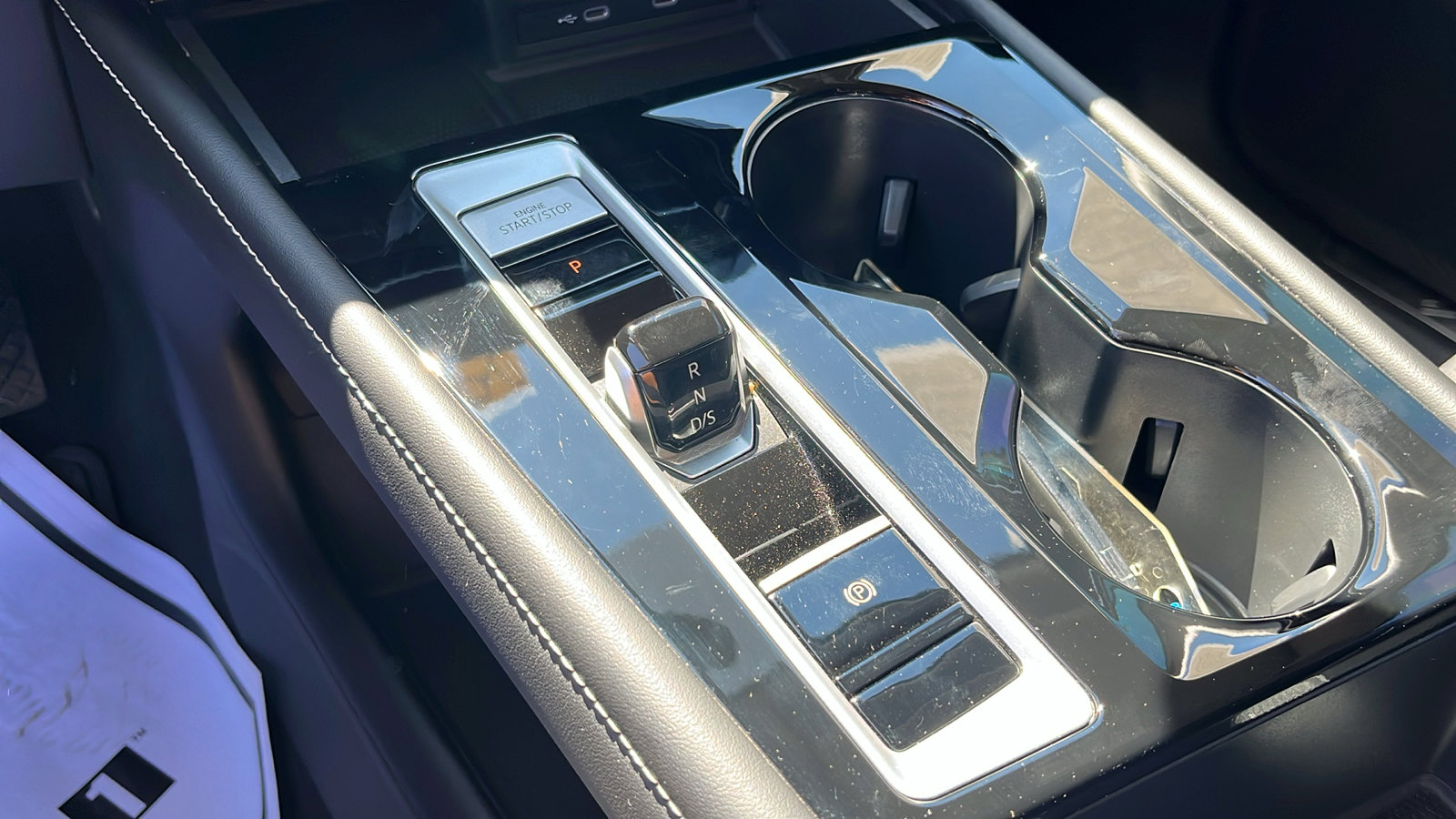 Used 2024 Volkswagen Atlas SE w/ Black Wheel Package image 21