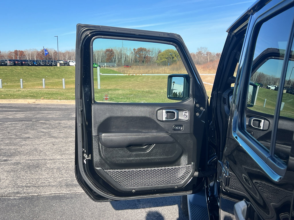 Used 2021 Jeep Wrangler Unlimited Sahara w/ Uconnect 4C Nav & Sound Group image 13