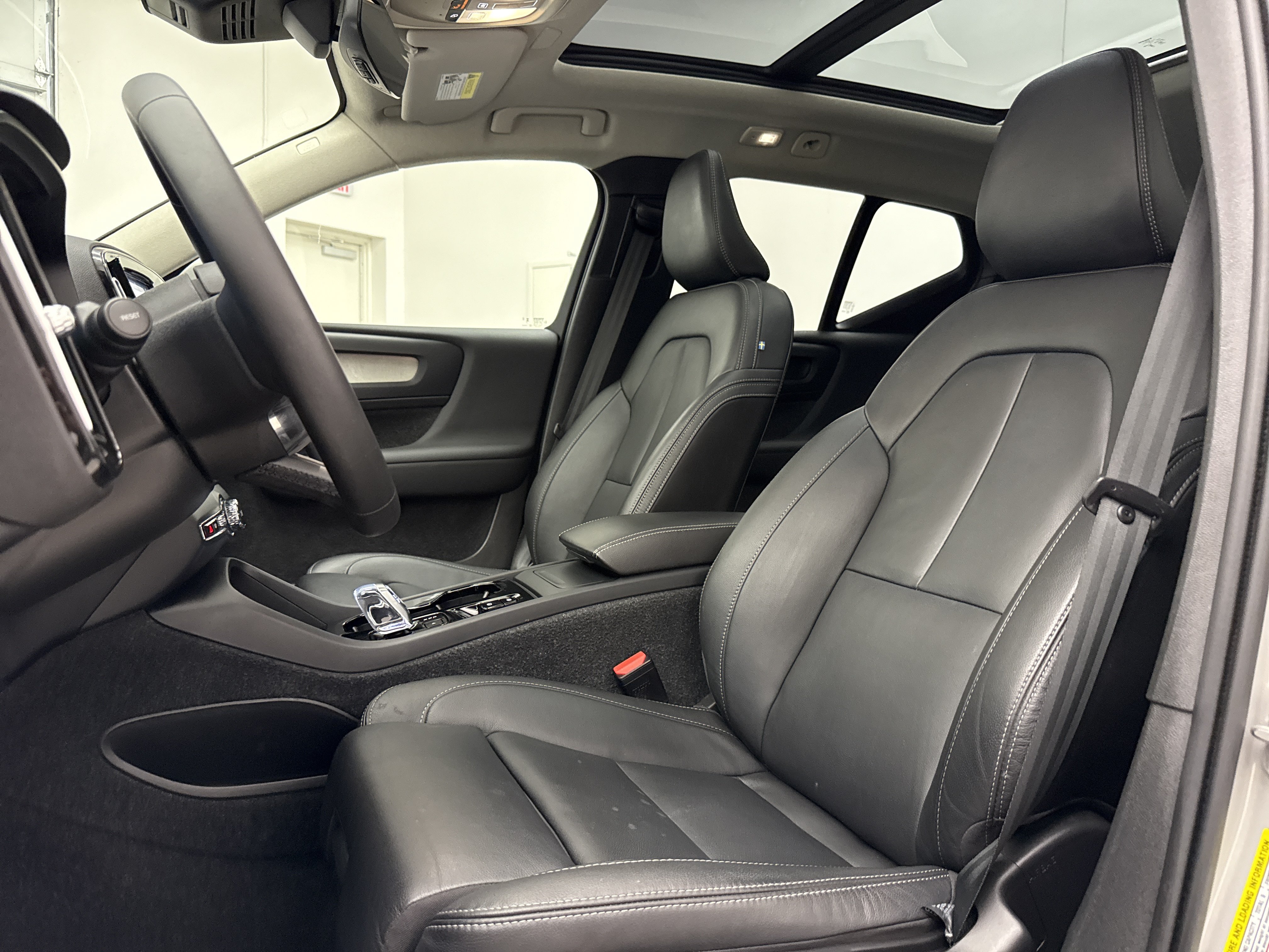 Certified 2024 Volvo XC40 B5 Plus AWD/4WD image 13
