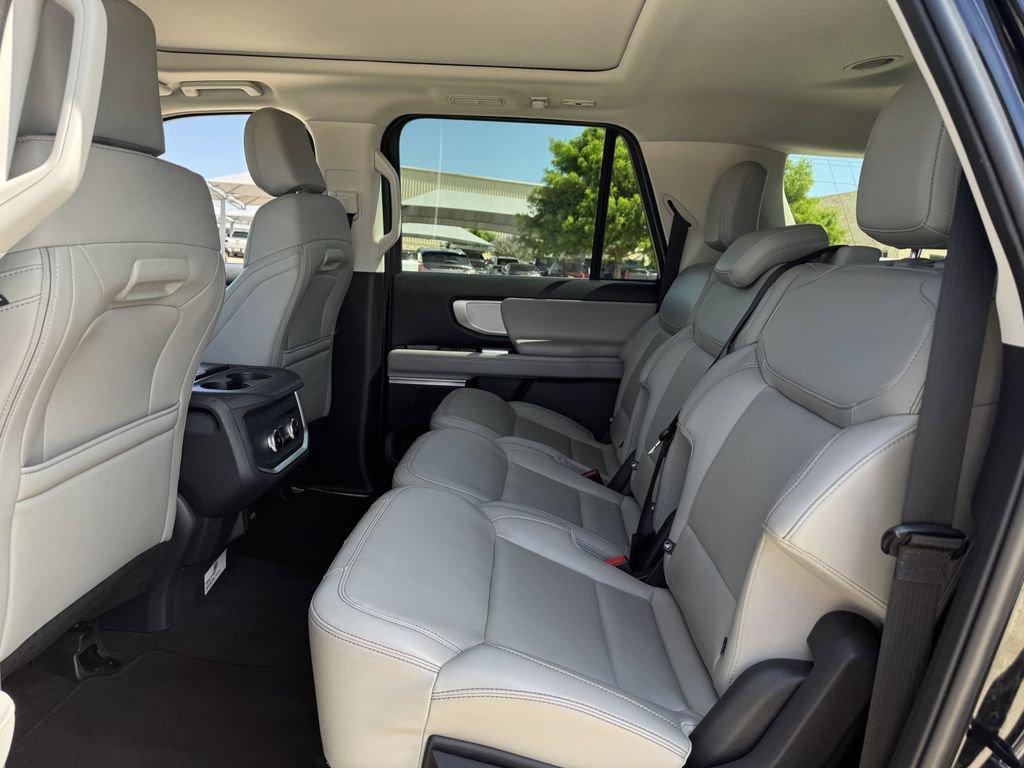 Used 2025 Ford Expedition Max Active RWD image 27