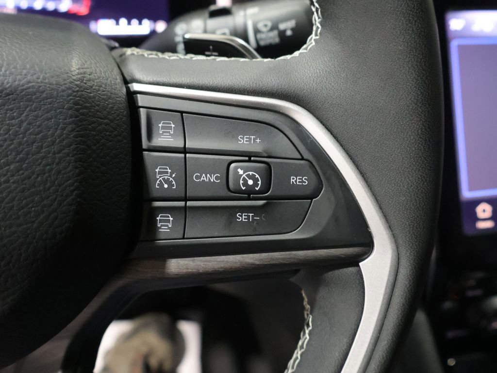 Used 2023 Jeep Grand Cherokee L Limited AWD/4WD image 35