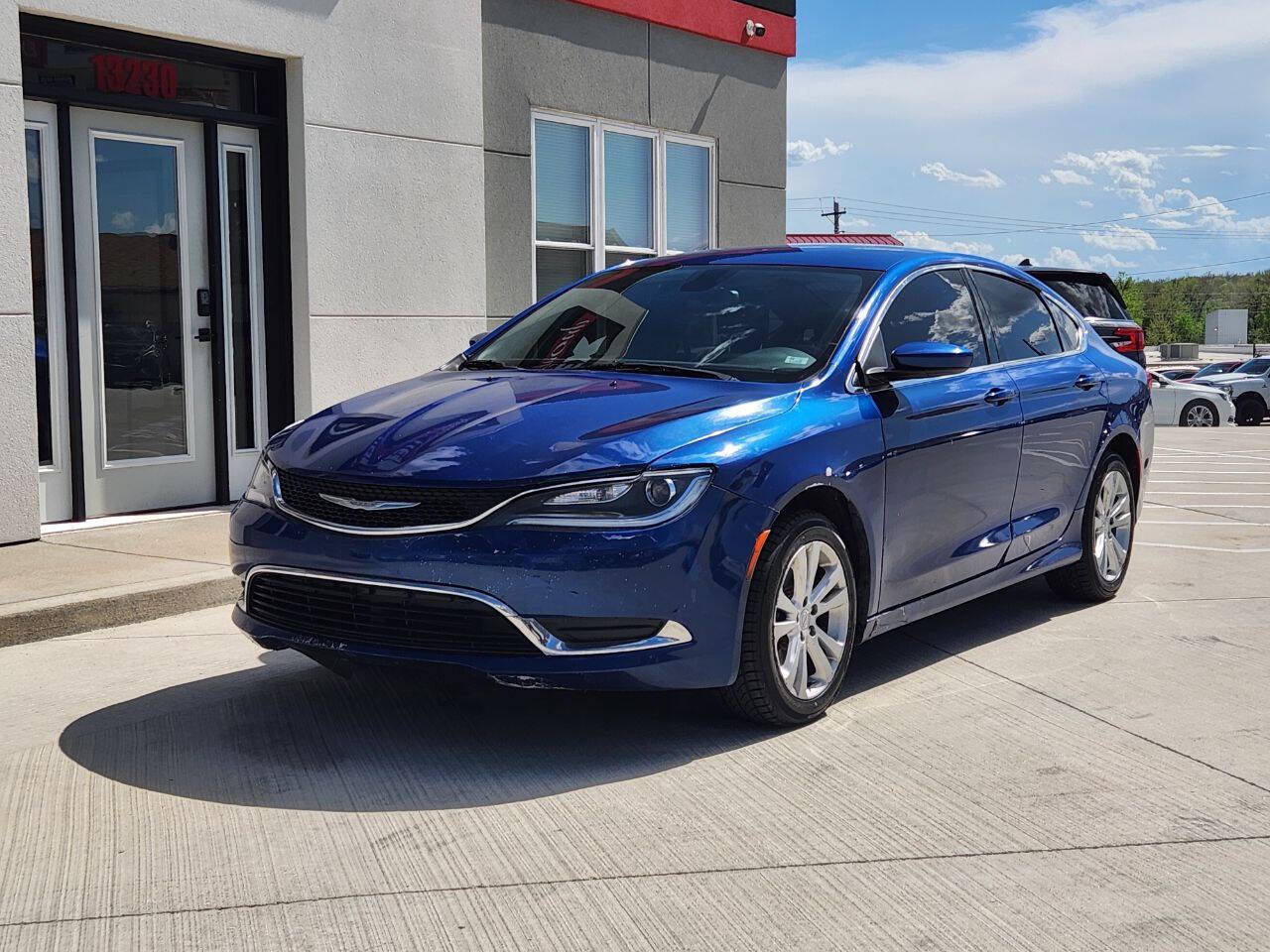 Used 2016 Chrysler 200 Limited FWD image 2