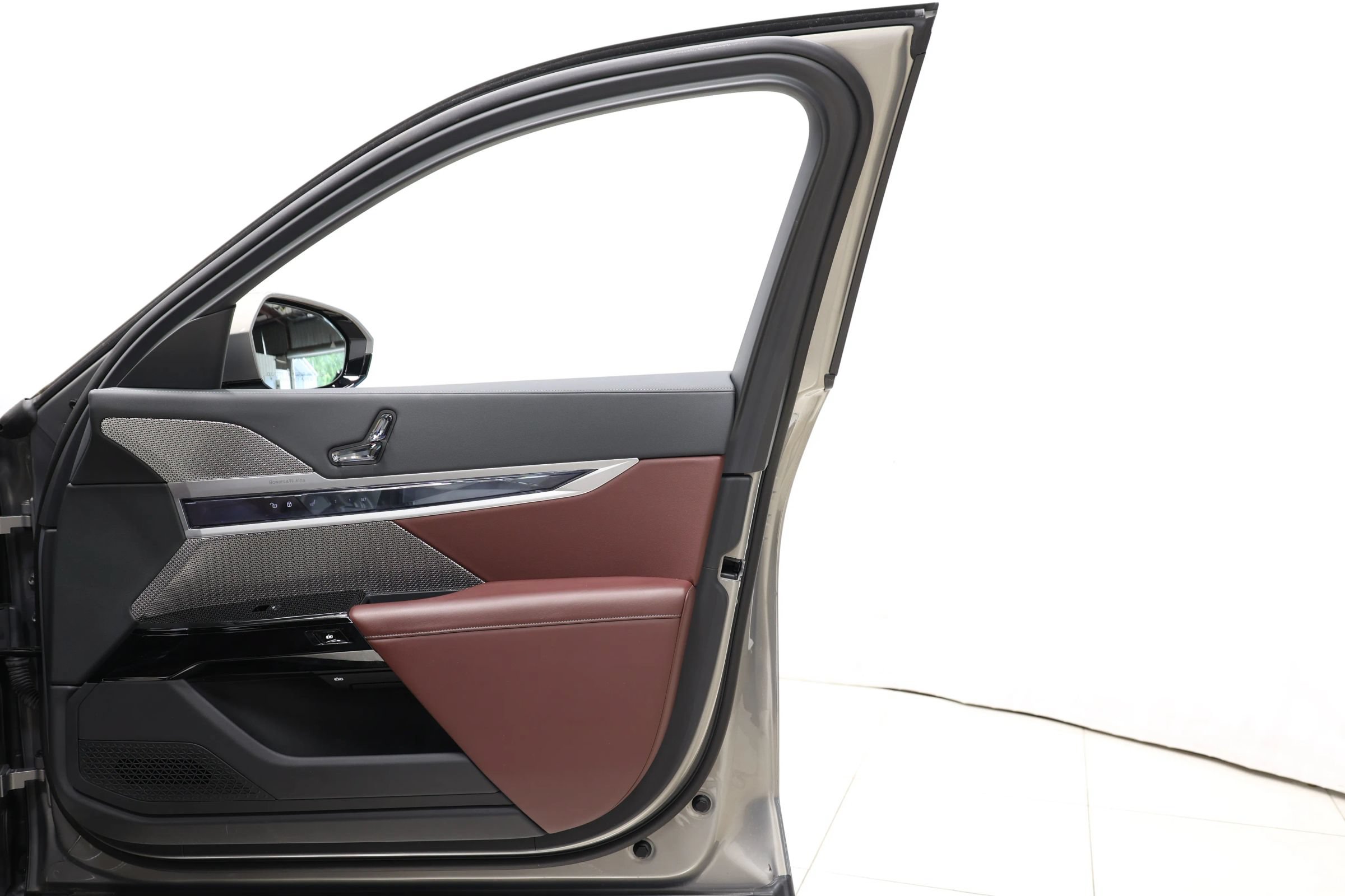 Used 2023 BMW 740i w/ Parking Assistance Package RWD image 86
