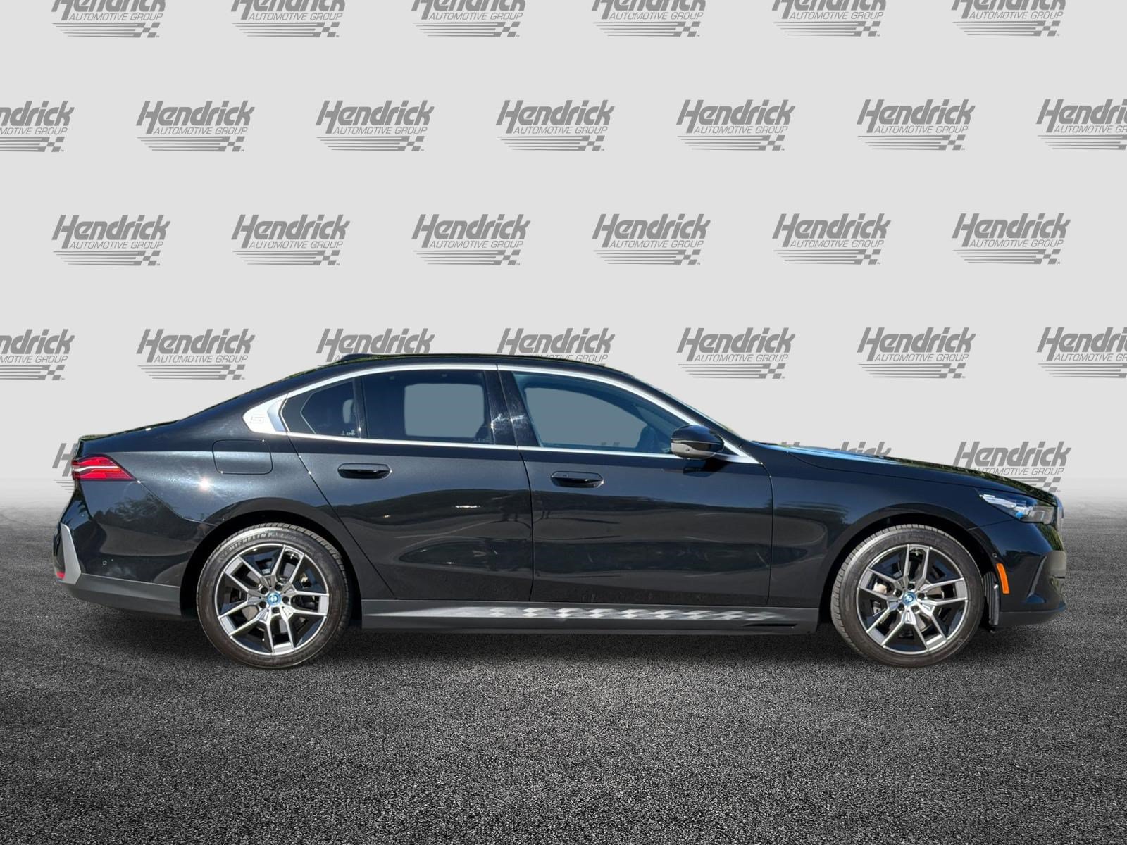 Used 2024 BMW i5 eDrive40i w/ Executive Package RWD image 3
