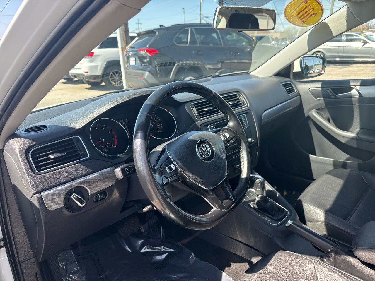 Used 2017 Volkswagen Jetta SE image 8