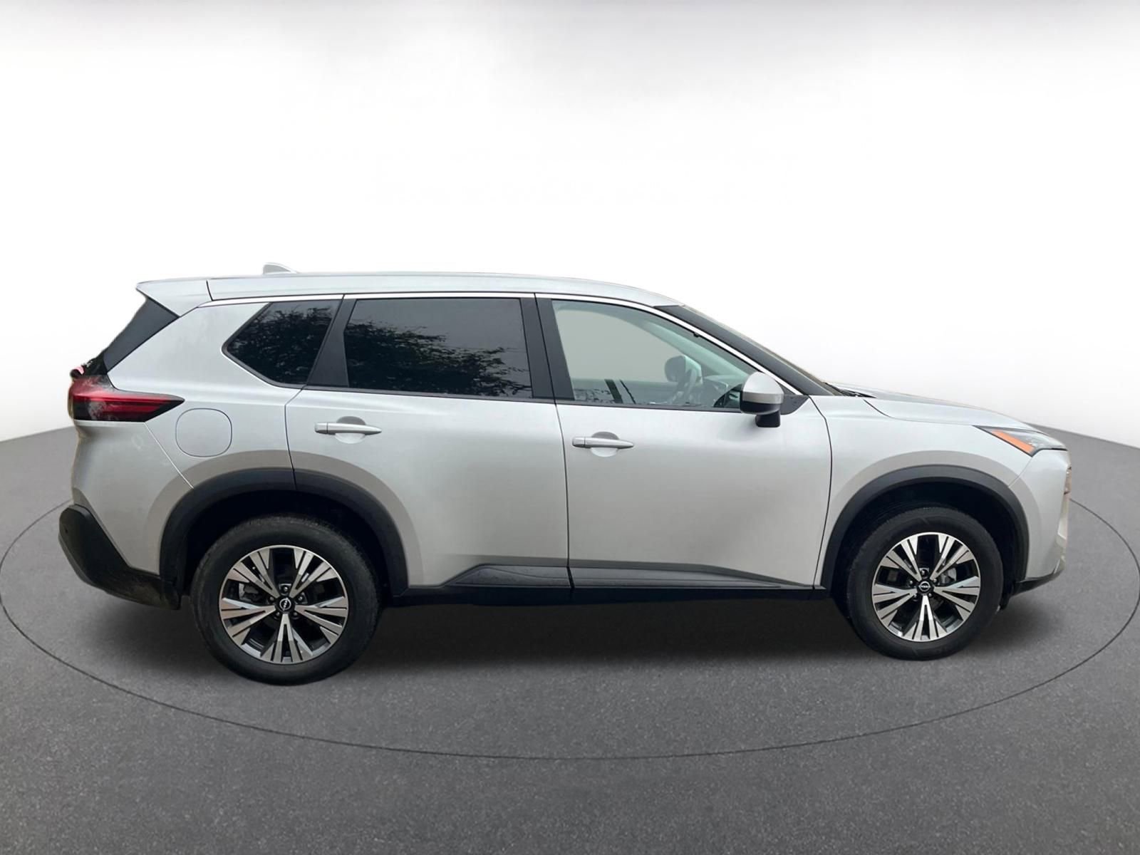 Used 2023 Nissan Rogue SV image 17