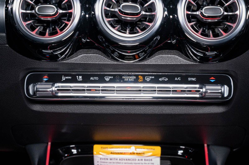 Certified 2025 Mercedes-Benz GLB 35 AMG 4MATIC image 20