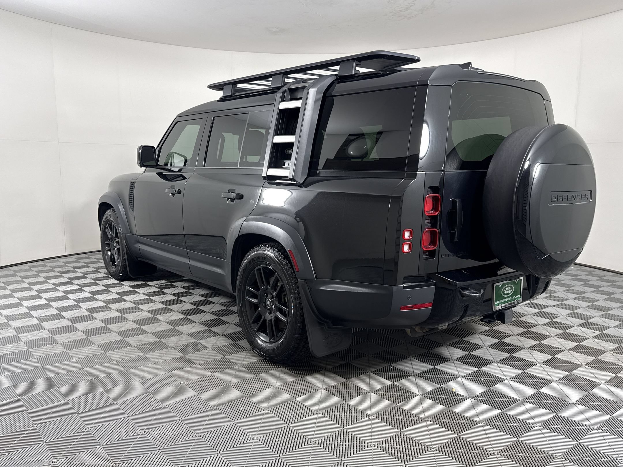 Used 2023 Land Rover Defender 130 SE AWD/4WD image 3