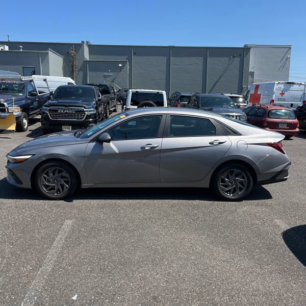 Used 2024 Hyundai Elantra SEL FWD image 13