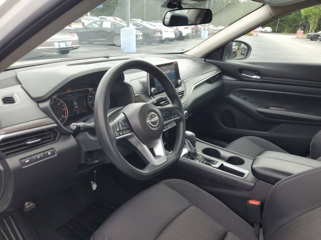 Used 2025 Nissan Altima 2.5 SV FWD image 18