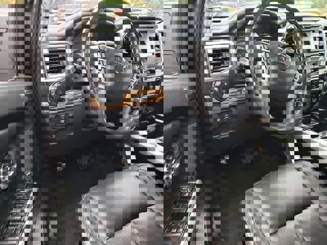 Used 2016 Nissan Titan SL image 9