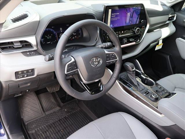 New 2026 Toyota Highlander Platinum AWD/4WD image 3