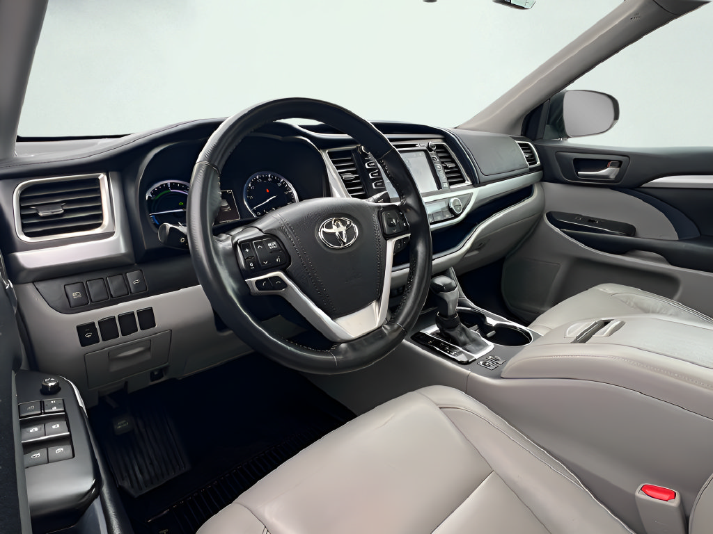 Used 2018 Toyota Highlander XLE AWD/4WD image 44