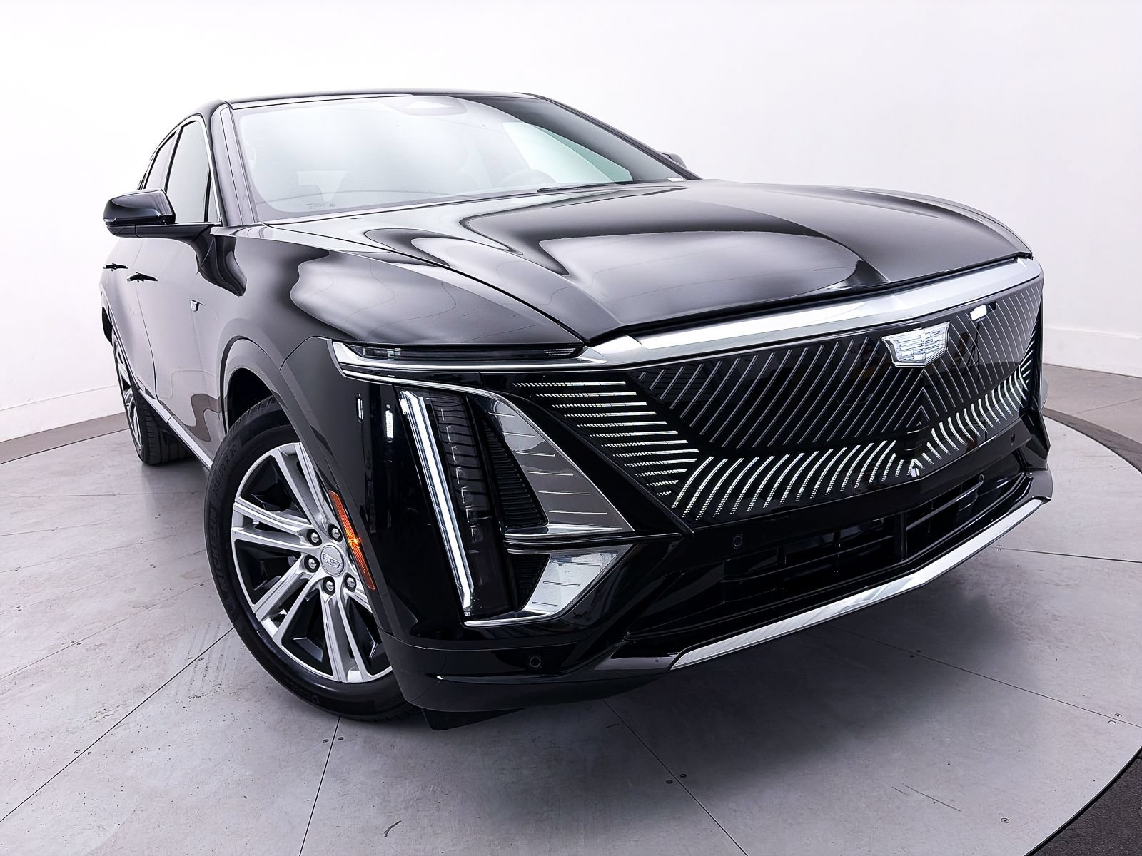 Used 2024 Cadillac Lyriq Tech RWD image 3