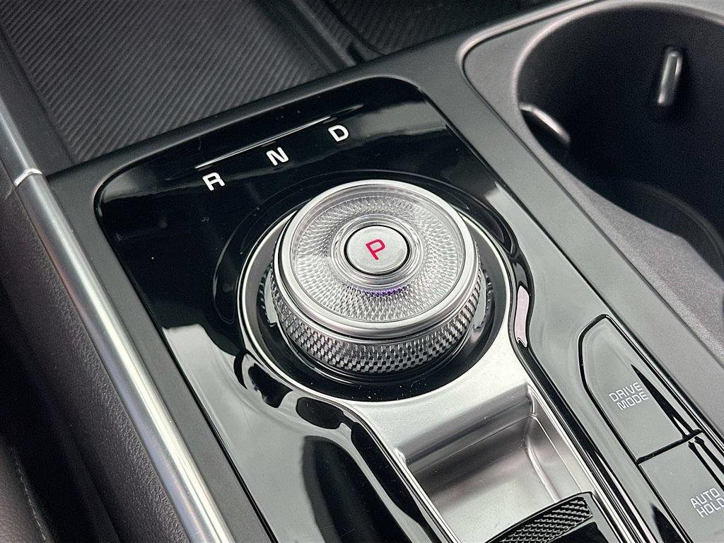 Certified 2025 Kia Carnival SX Prestige FWD image 17