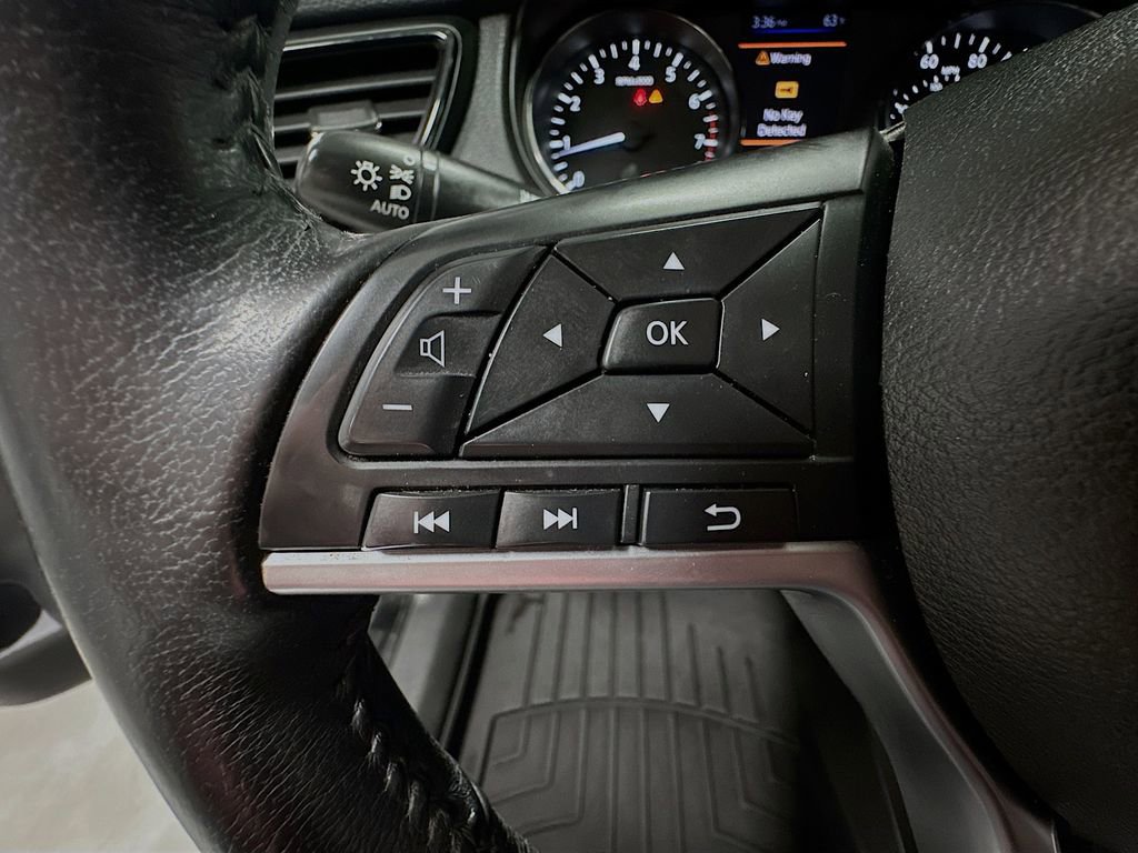 Used 2018 Nissan Rogue SV image 34