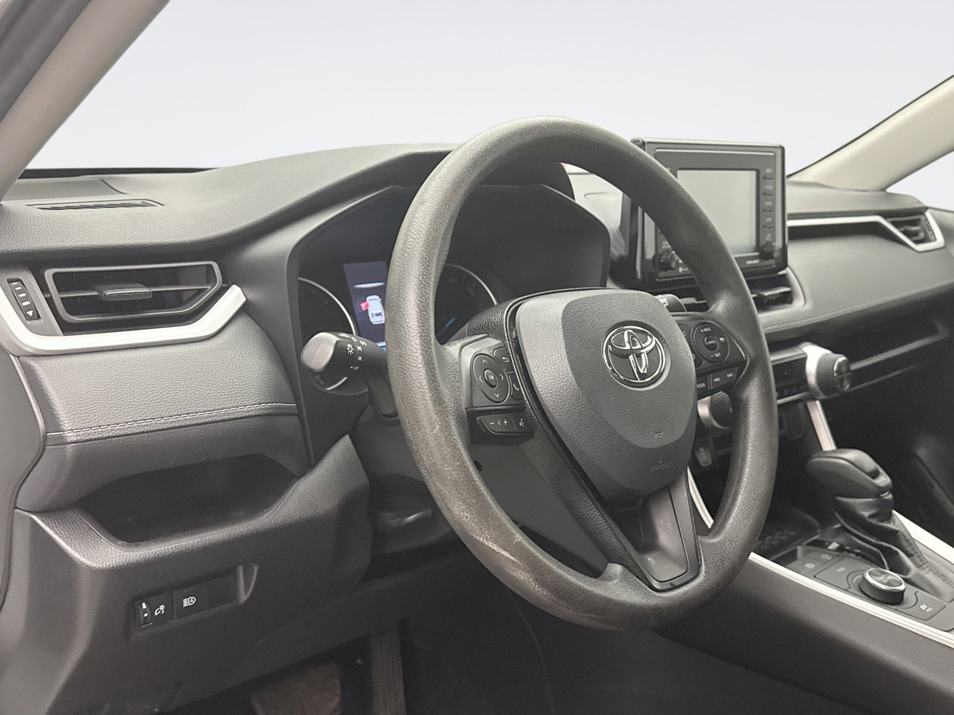 Used 2021 Toyota RAV4 LE AWD/4WD image 7