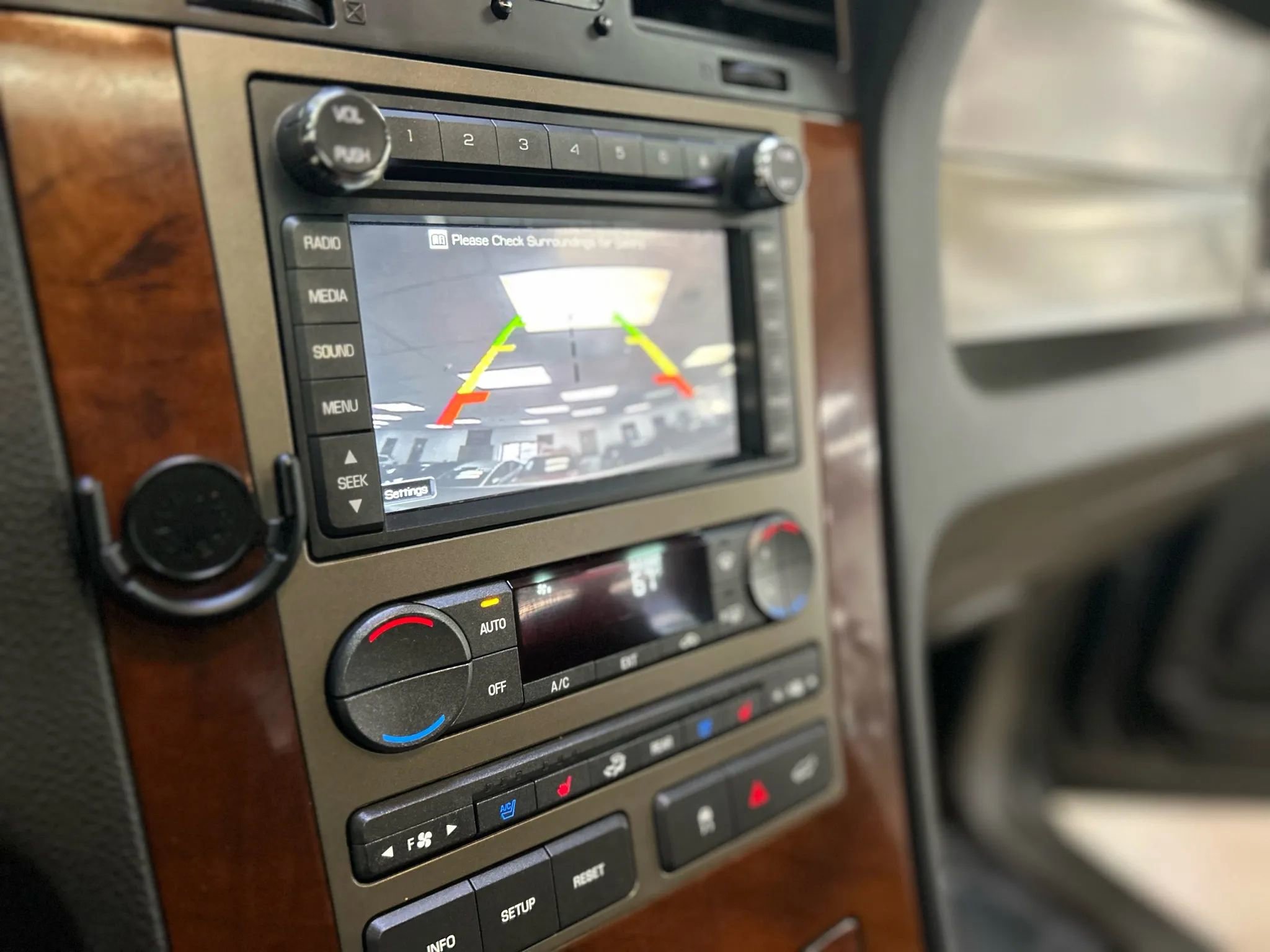 Used 2011 Lincoln Navigator 2WD image 20