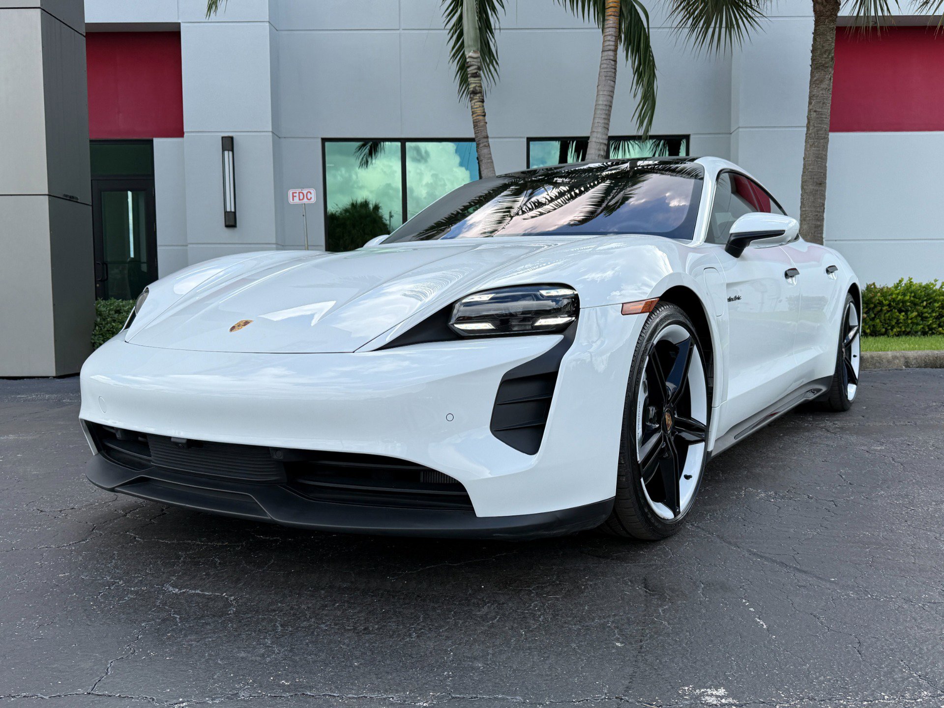 Used 2022 Porsche Taycan GTS image 7
