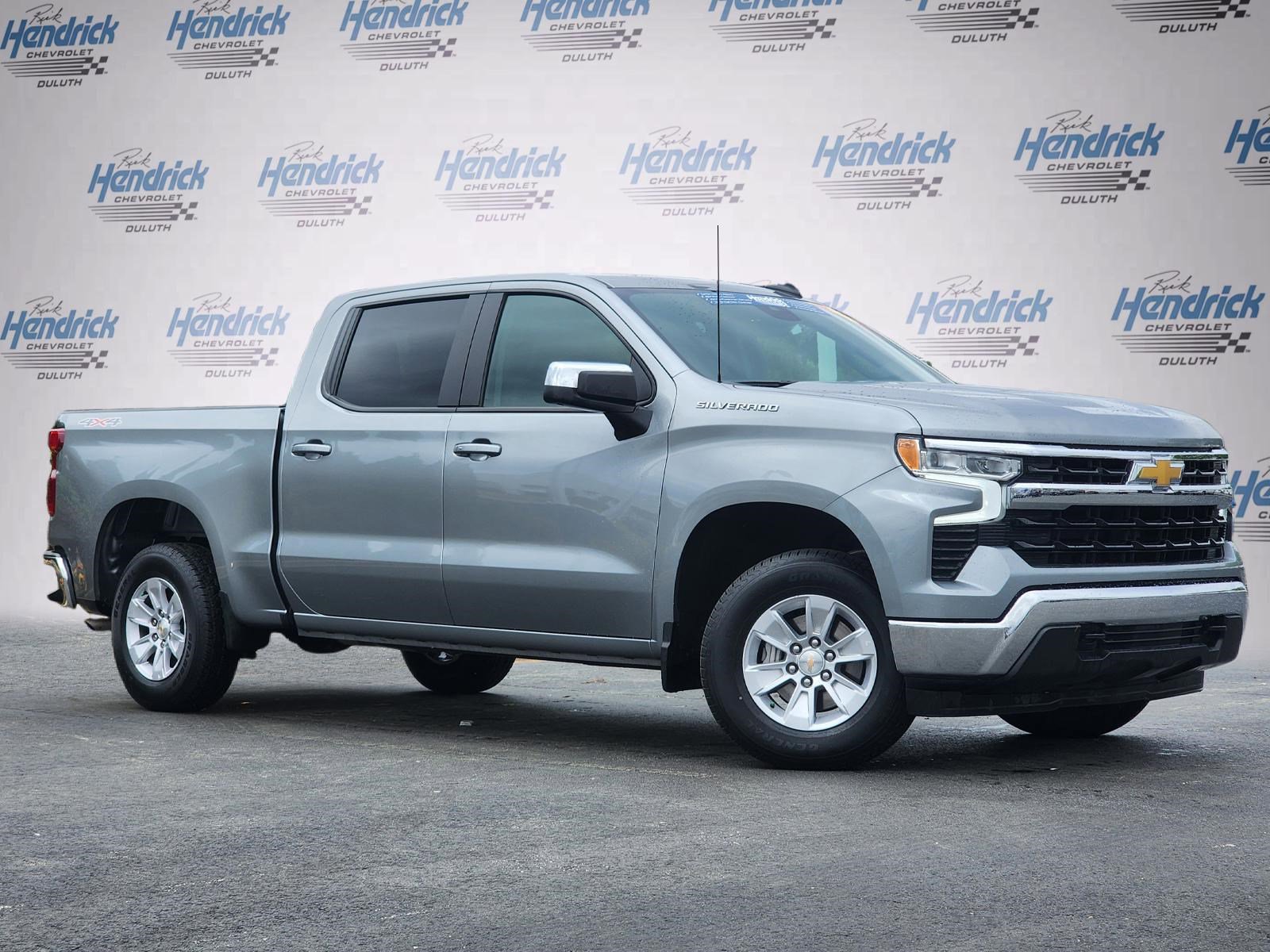 Used 2025 Chevrolet Silverado 1500 LT image 2