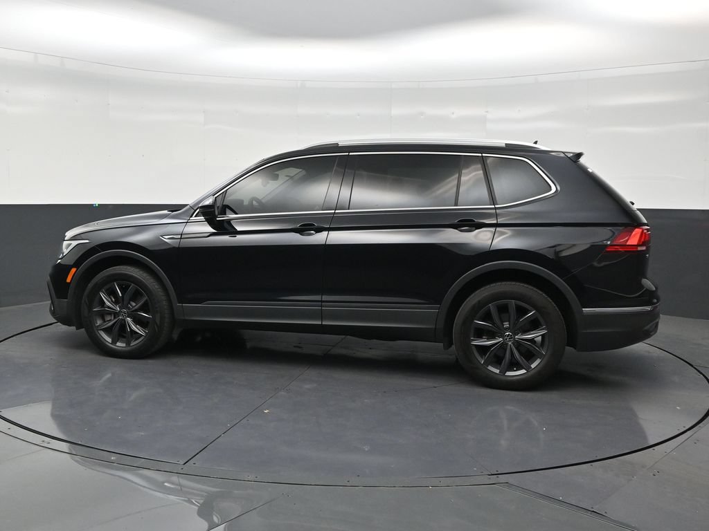 Used 2023 Volkswagen Tiguan SE FWD image 2
