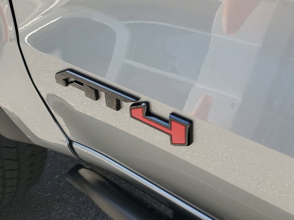 Certified 2025 GMC Canyon AT4 w/ Nightfall Edition AWD/4WD image 29