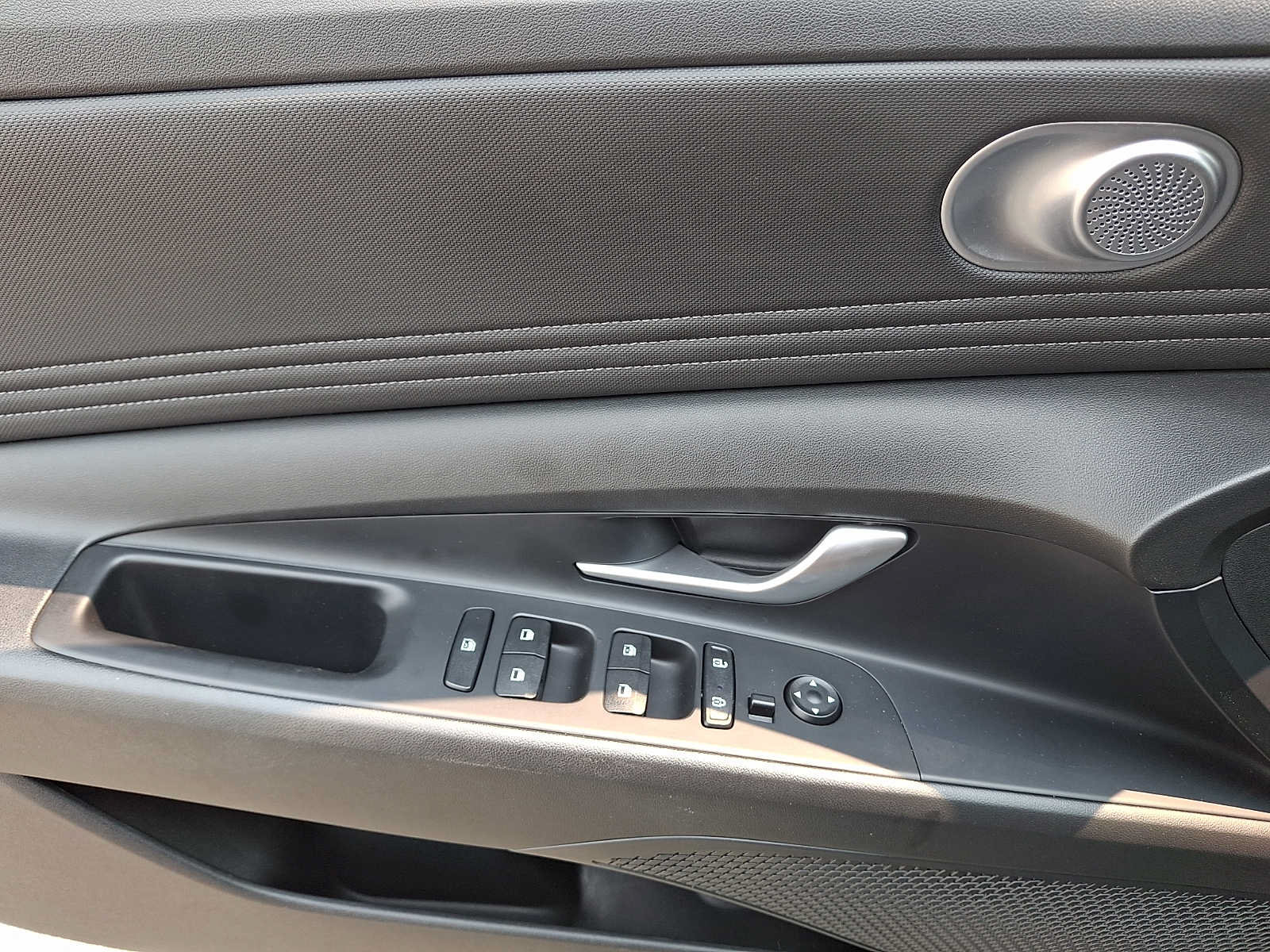 Used 2023 Hyundai Elantra SEL w/ Convenience Package FWD image 12