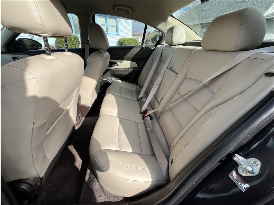 Used 2014 Chevrolet Cruze Diesel w/ Enhanced Safety Package FWD image 9