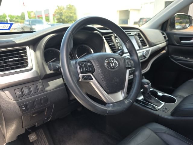 Used 2017 Toyota Highlander XLE FWD image 9