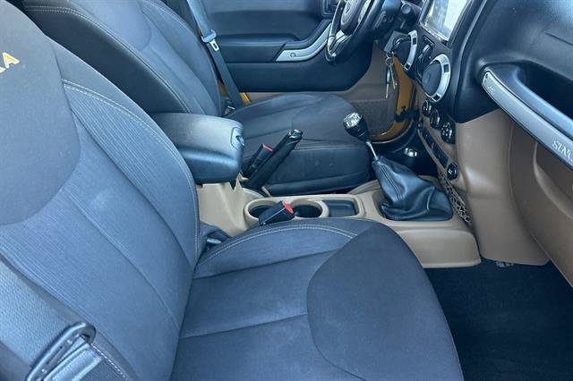Used 2014 Jeep Wrangler Unlimited Sahara AWD/4WD image 17