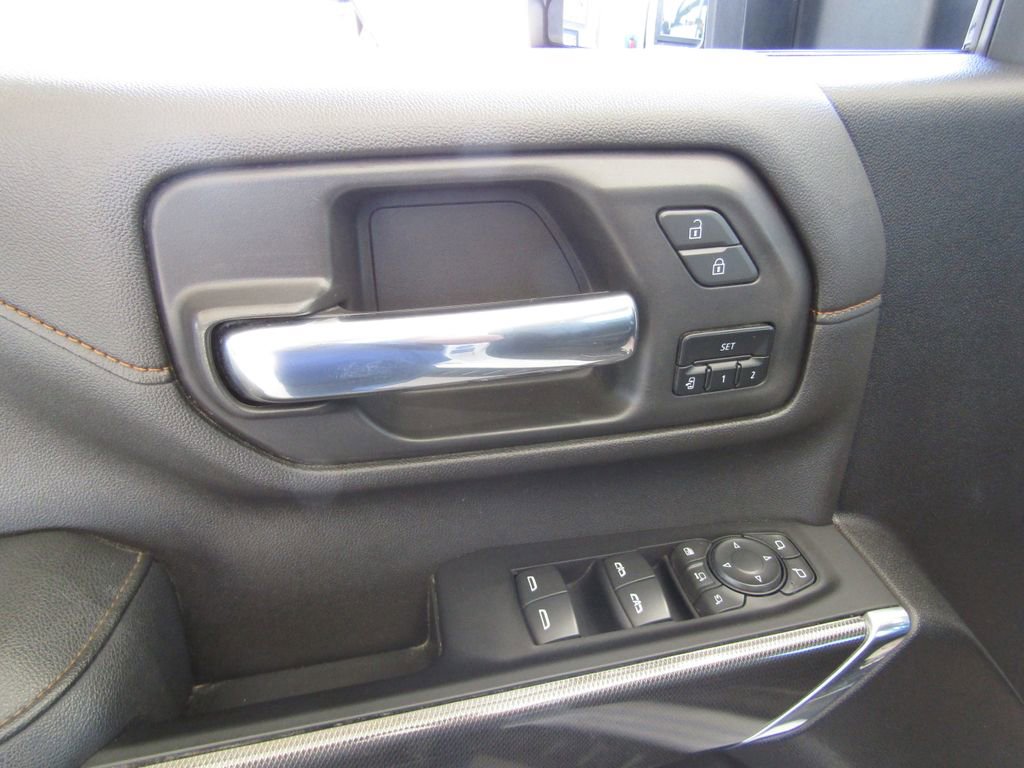 Used 2022 GMC Sierra 2500 AT4 w/ AT4 Premium Plus Package AWD/4WD image 30